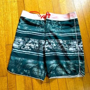 Oakley Men’s Board Shorts 32 (Never Worn)